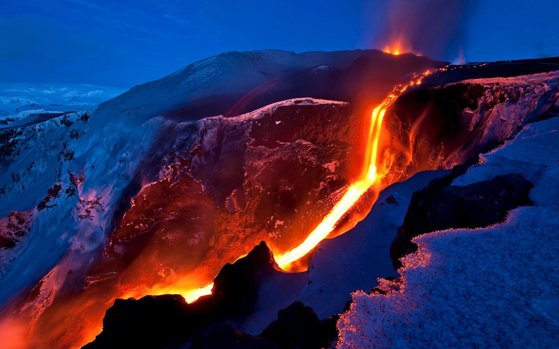 ニラゴンゴ山, ロボキャスト, 火山探査, 自然