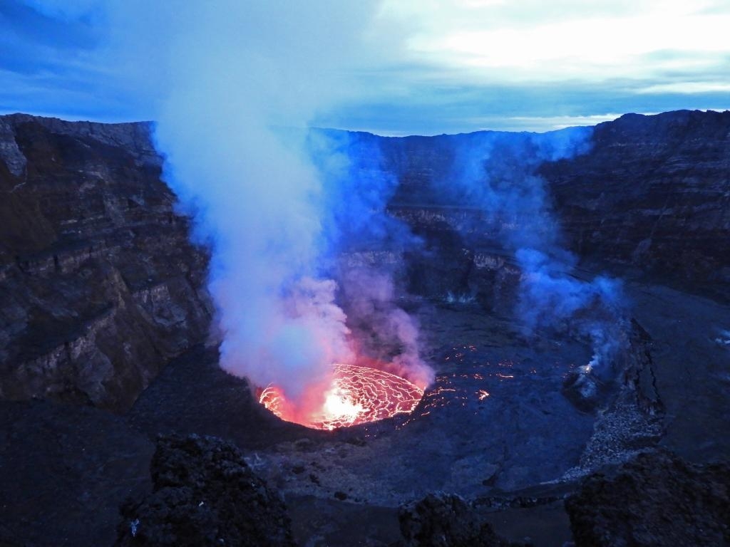 ニラゴンゴ山, ギャラリー, 自然写真, 火山美