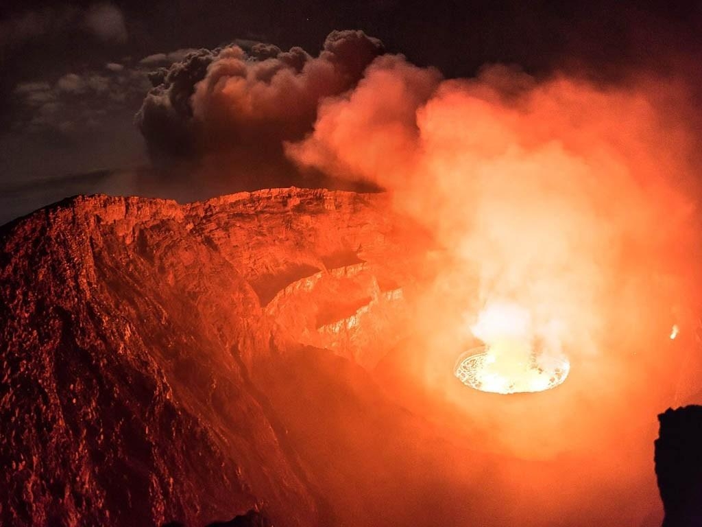 ニラゴンゴ山、自然、火山、コンゴ民主共和国