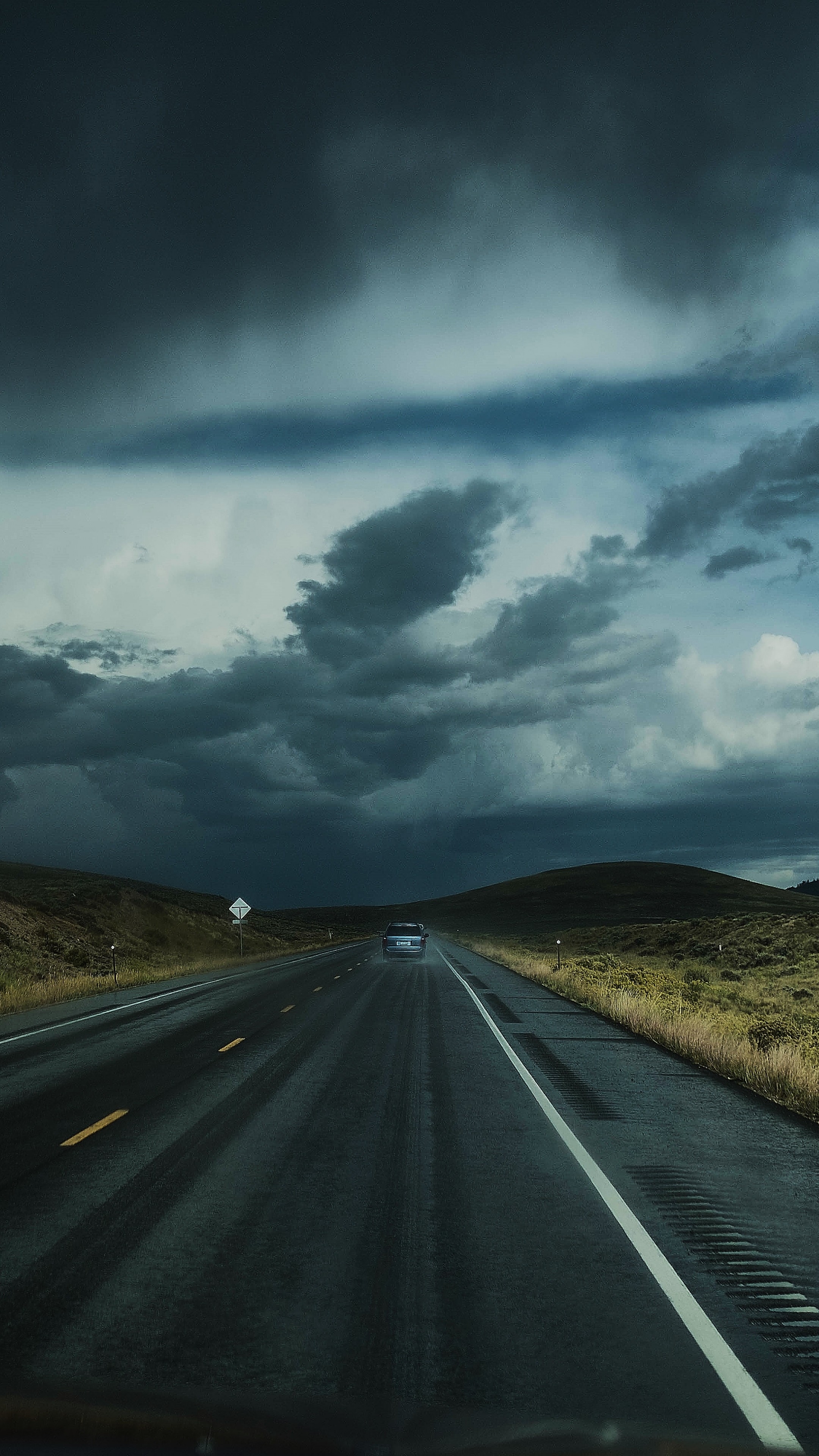 道路、雲、交通、2160x3840壁紙