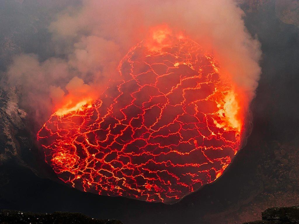 溶岩湖, ゴリラ観察, ニラゴンゴ山, 火山発見