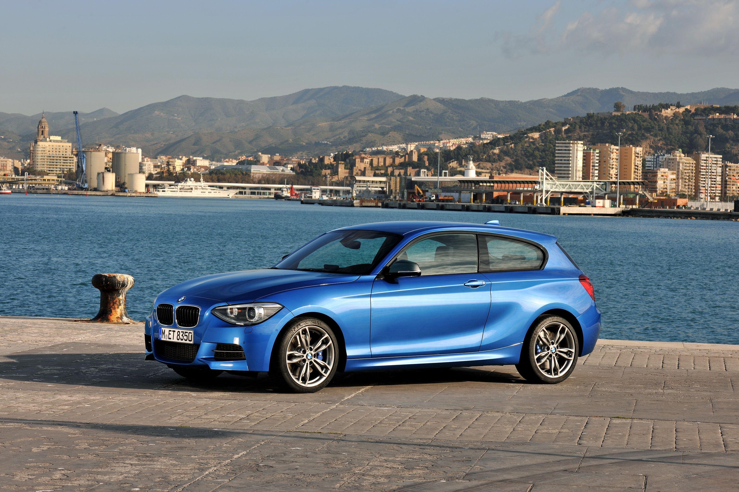 BMW M135i, 2012年, F21, 青車, 側面