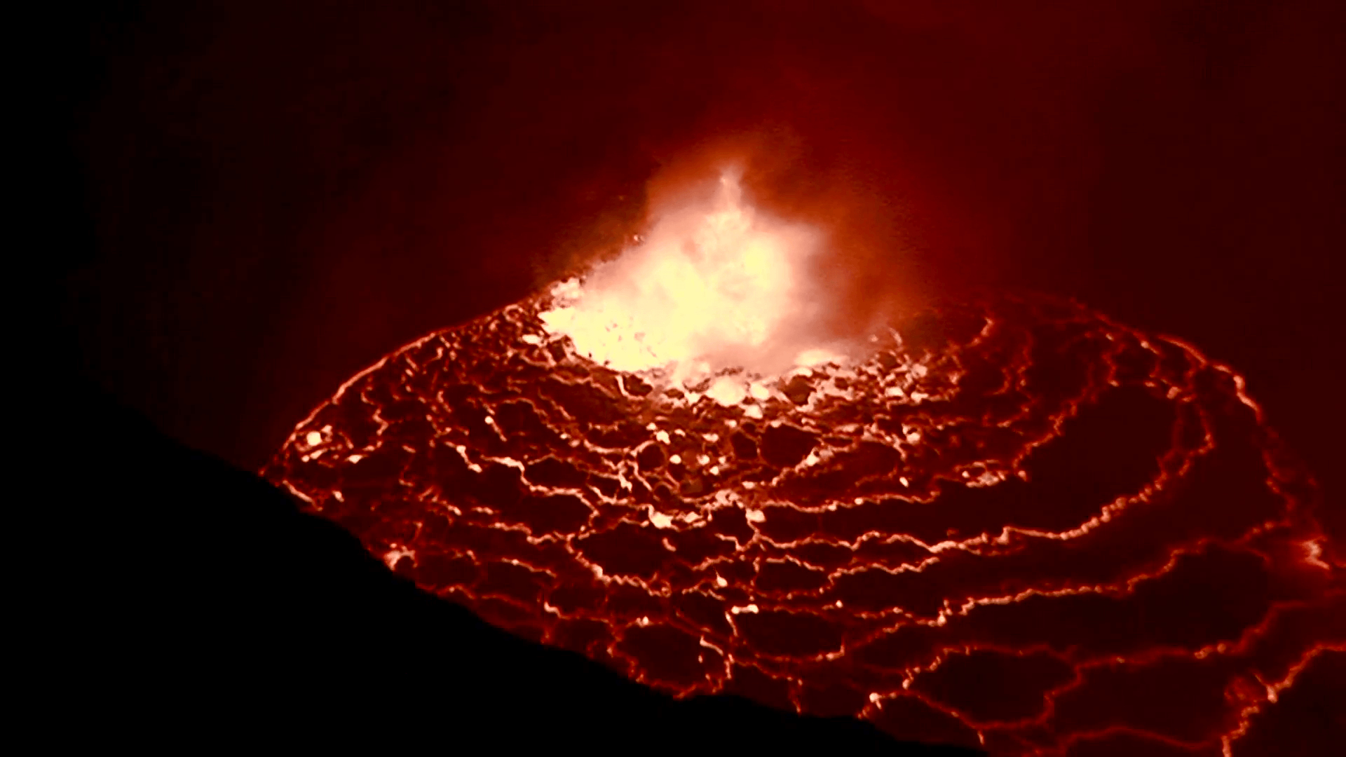 夜間噴火, ニラゴンゴ火山, 民主共和国, 自然