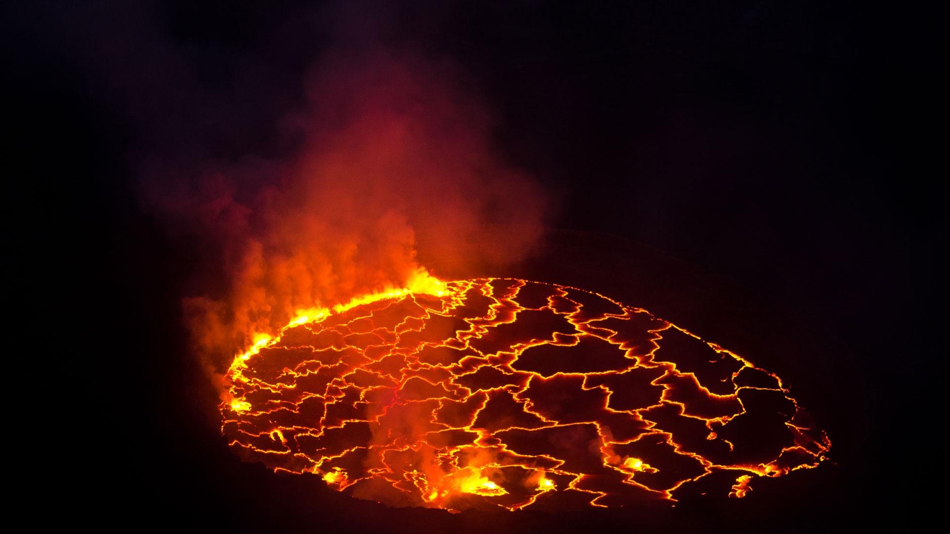 ニラゴンゴ山, 世界のサファリ, 火山, 自然