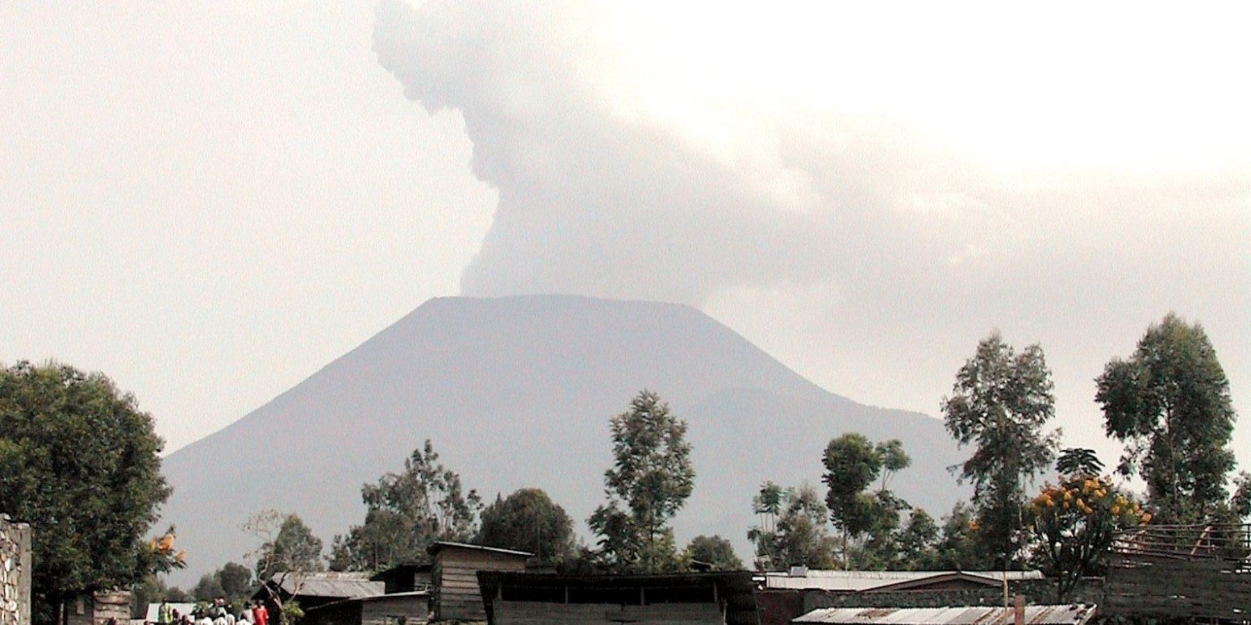 ニラゴンゴ山、火山監視、UNOPS20、自然