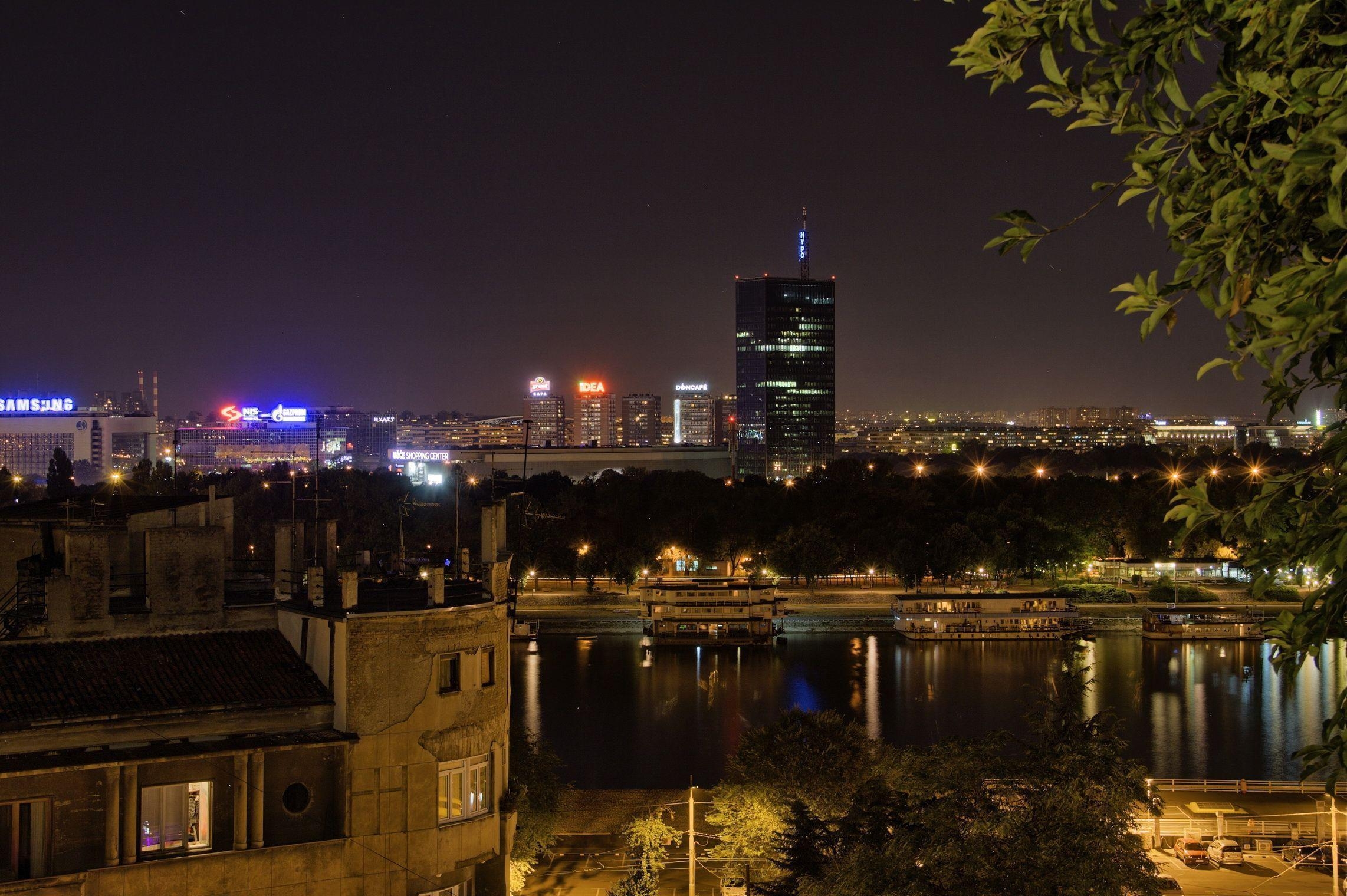 セビア、ベオグラード、夜の運河、都市風景、写真