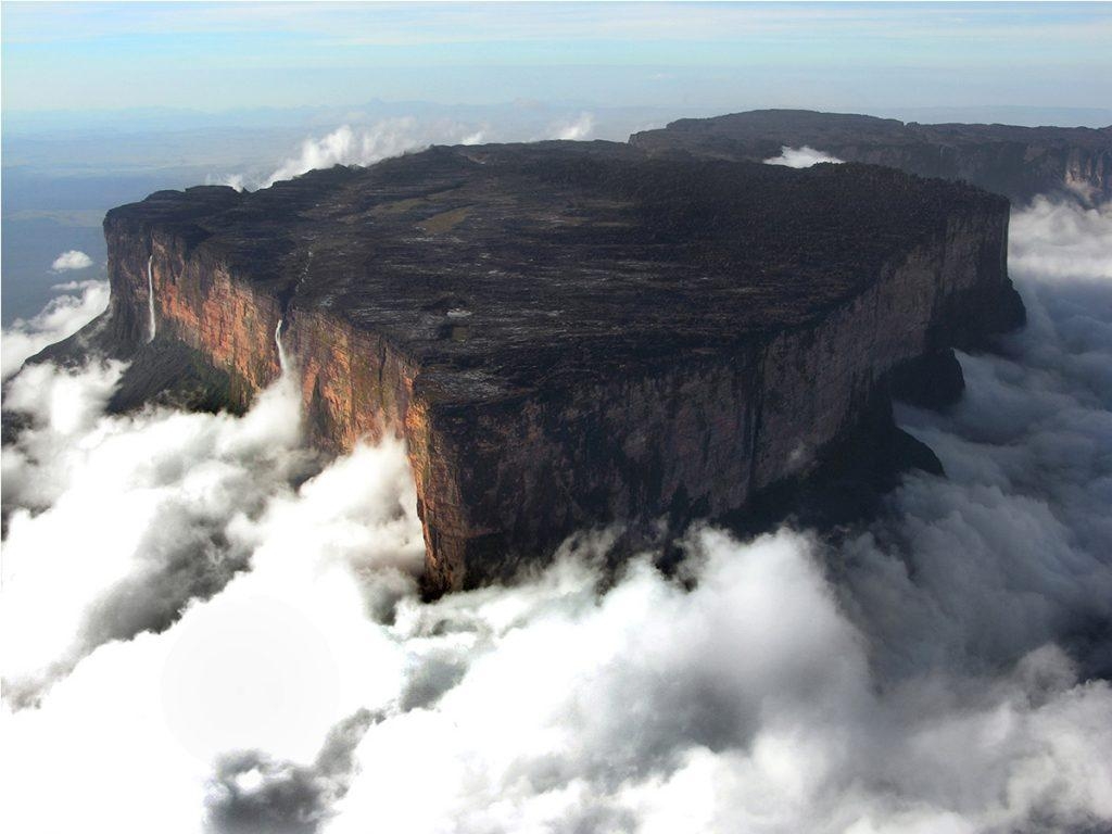 ヘリコプターでロライマ山、カヌーでエンジェルフォール、遠征