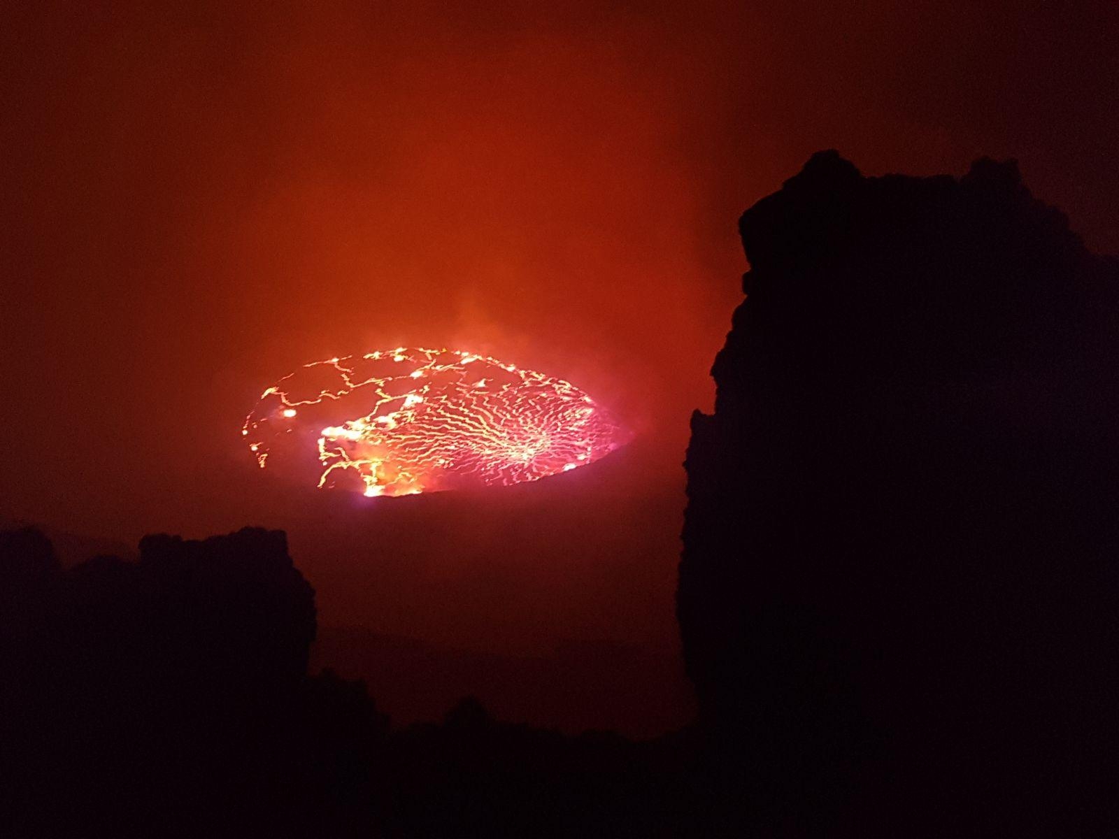 コンゴ, ハイキング, ニラゴンゴ山ツアー, ゴリラトレッキング